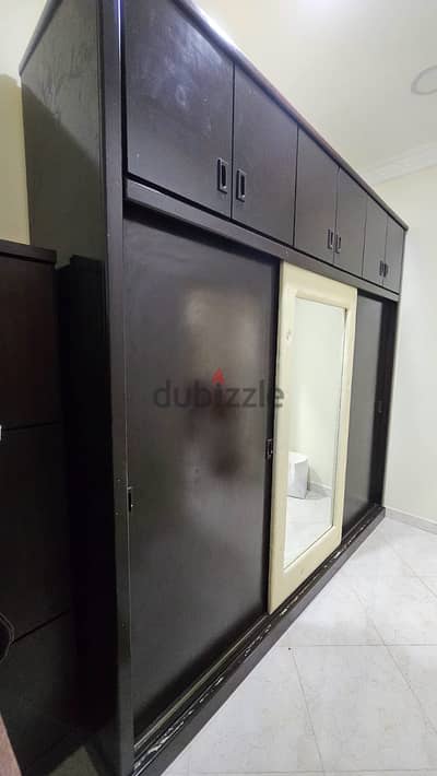 2 level closet in good condition (W 270cm, H 256cm, D 62cm)