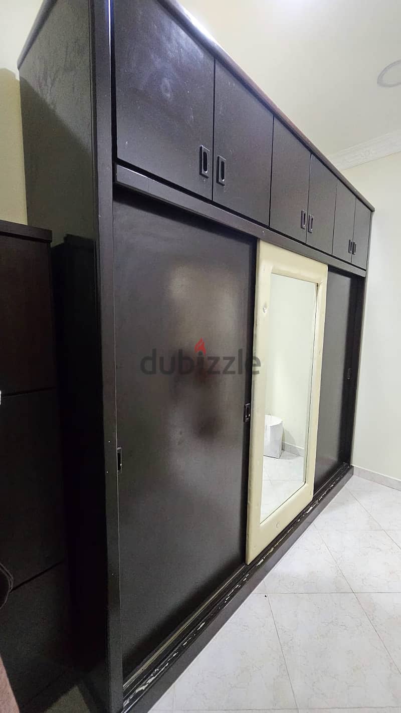 2 level closet in good condition (W 270cm, H 256cm, D 62cm) 0