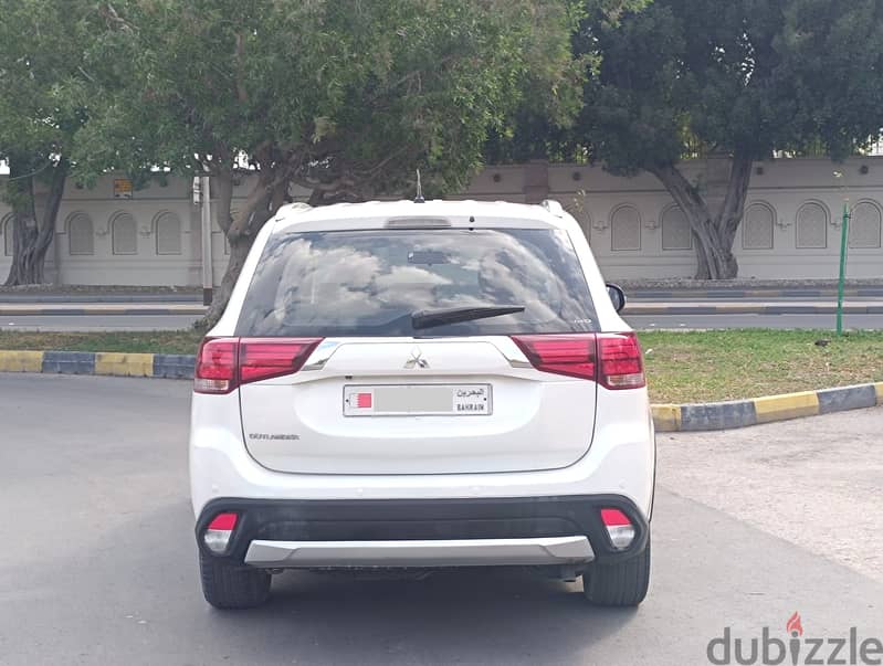 Mitsubishi Outlander 2016 7 SEATER SUV 4