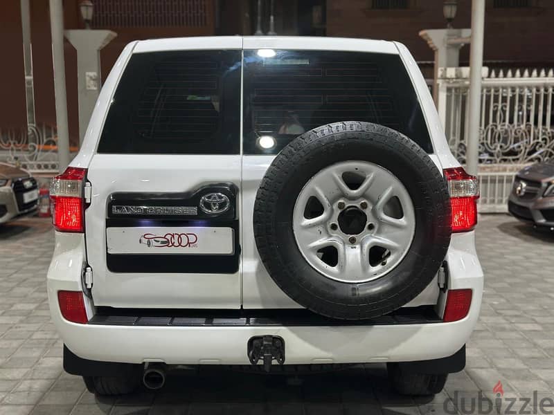 Toyota Land Cruiser G 2011 8