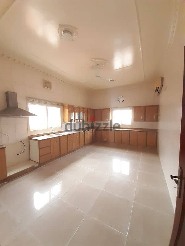 للايجار فيلا واسعة ونظيفة في عالي for rent villa in a'ali 6