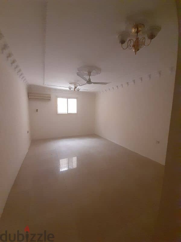 للايجار فيلا واسعة ونظيفة في عالي for rent villa in a'ali 10