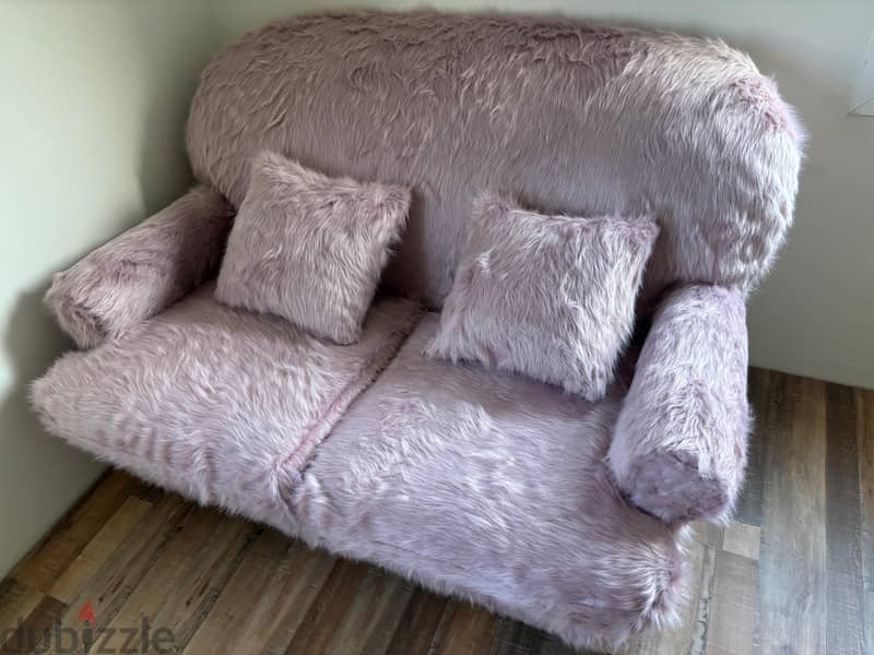 Fluffy pink sofa 1