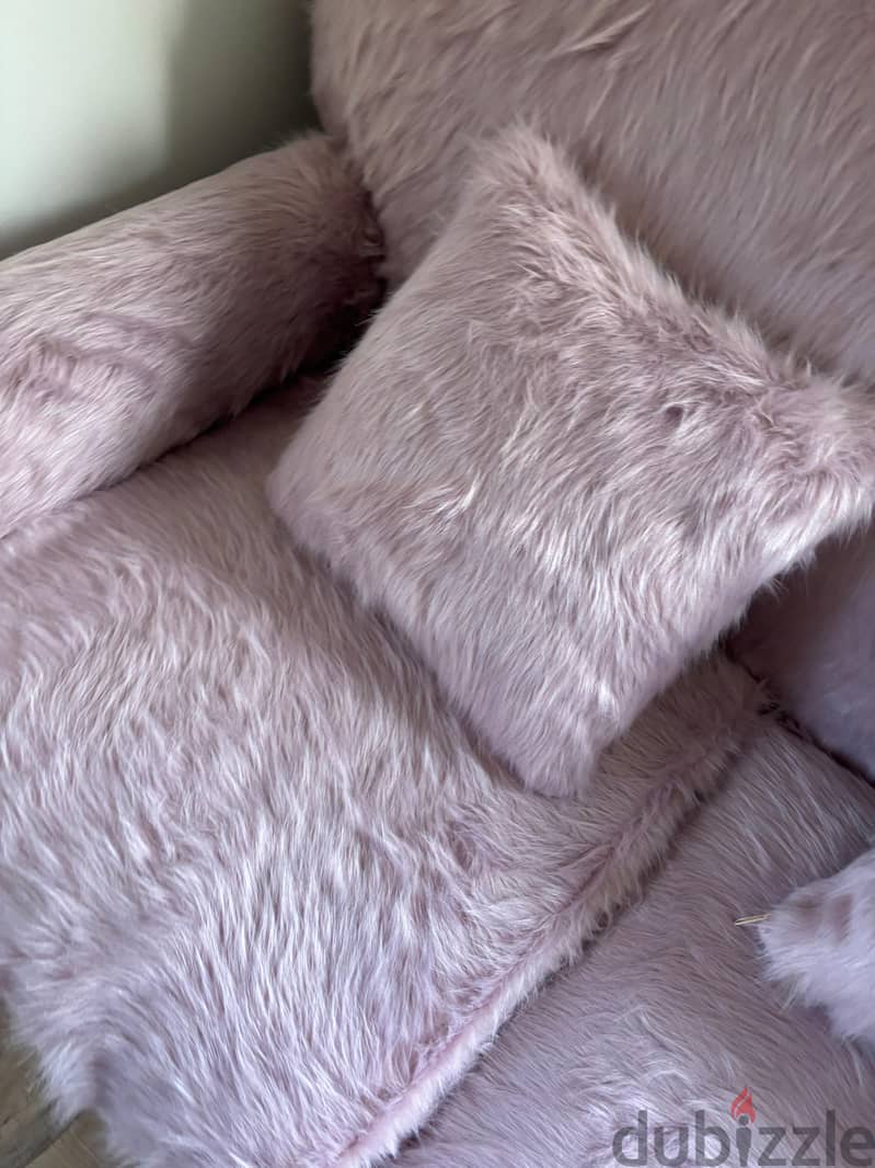 Fluffy pink sofa 3