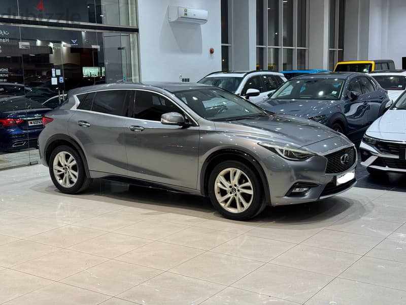 Infiniti Q30 2017 grey 0