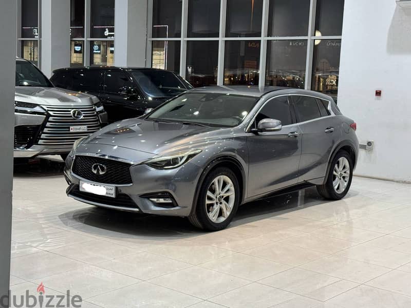 Infiniti Q30 2017 grey 1