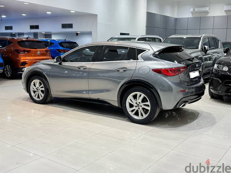 Infiniti Q30 2017 grey 6