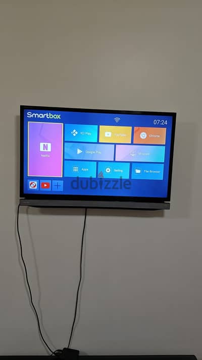 25bd - 32" Toshiba TV with smart android box for sale