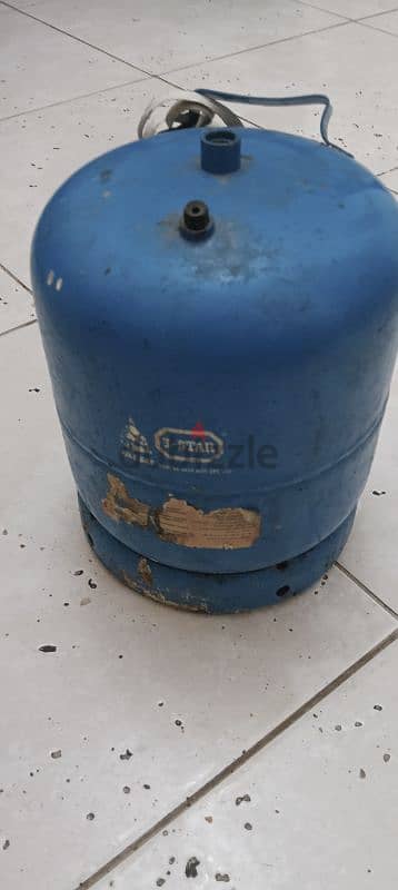 Portable Gas Stove with Small Cylinder – Ready to Use, Good Condition