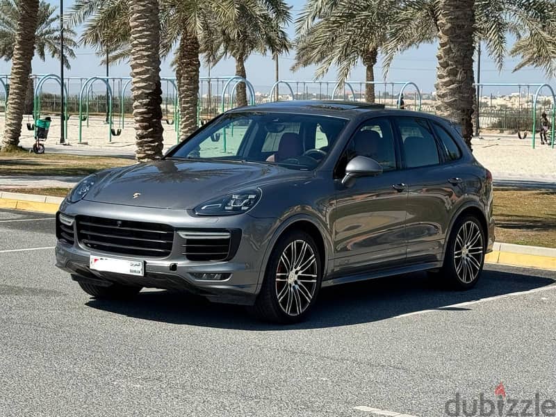 Porsche Cayenne GTS 2016 grey 1