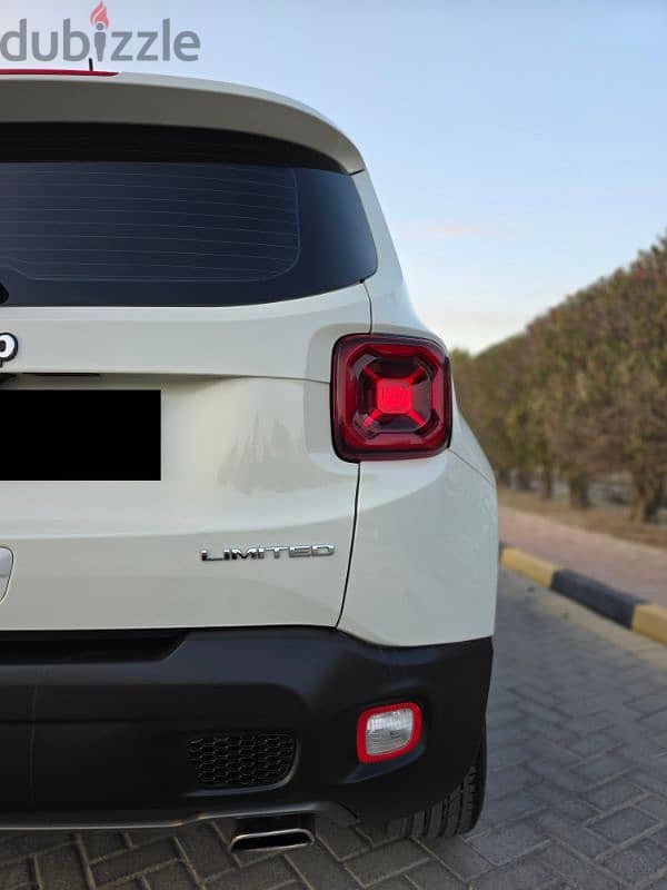 Jeep Renegade 2020 Limited 4X4 in Brandnew Condition 3