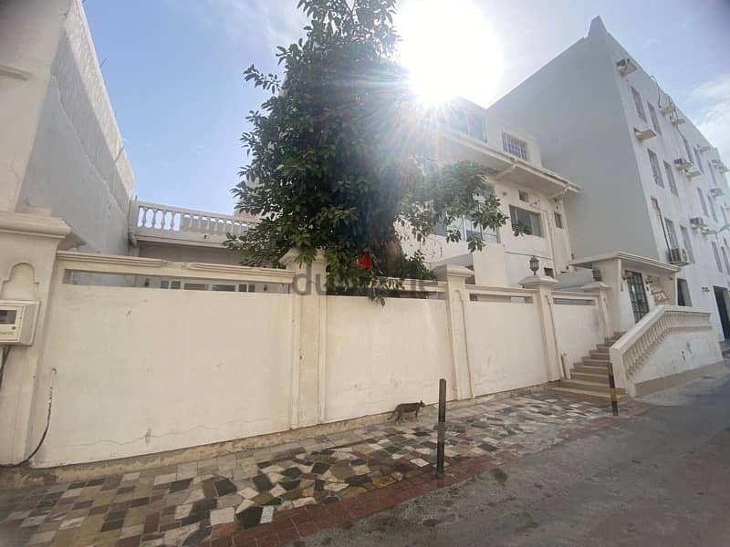 an old house for rent in Muharraq for labour 0