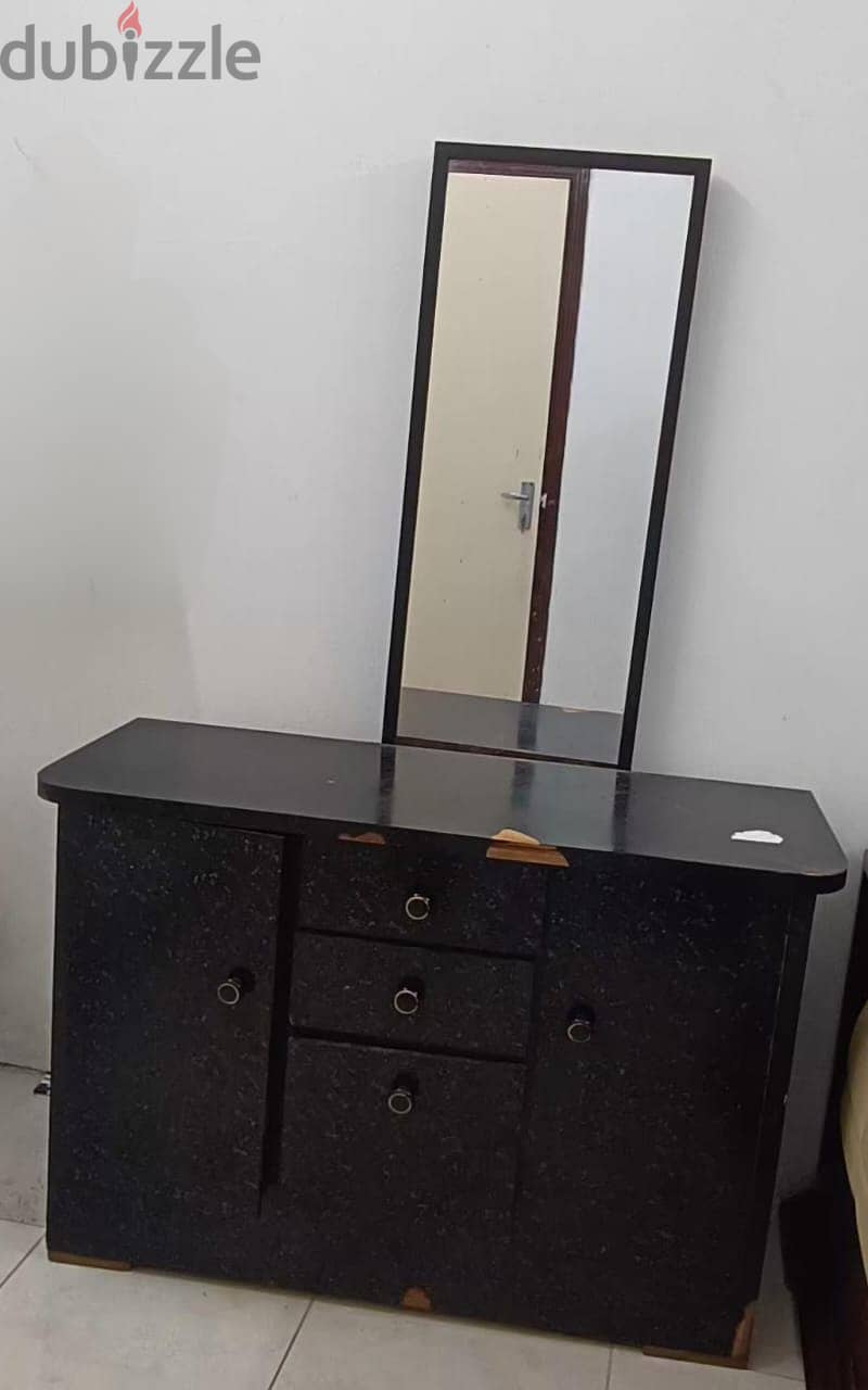 Makeup table & Mirror for sale 0