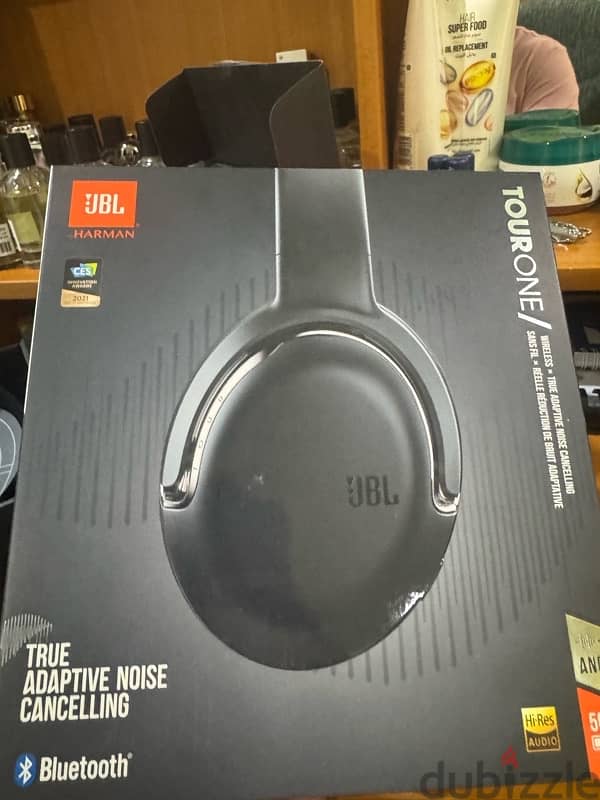 JBL TOUR ONE HEADSET 0