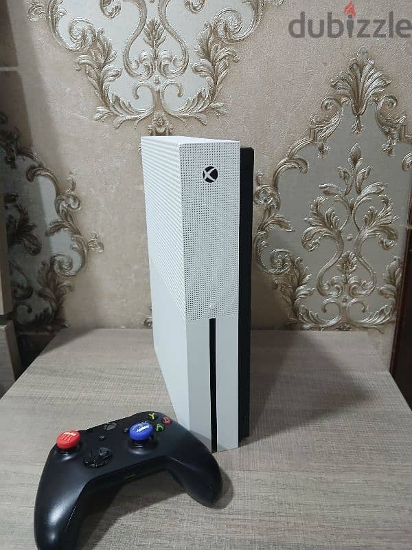 جهاز xbox one s غير مفتوح 1T مع ٩ العاب و يدة اصلية 4