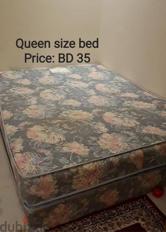 Queen size bed 0