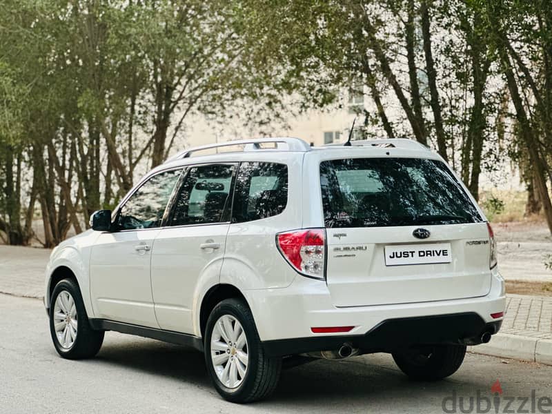 SUBARU FORESTER 2012  FULL OPTION MODEL WITH SUNROOF 1