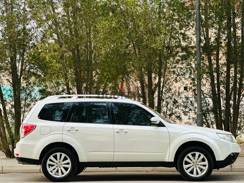 SUBARU FORESTER 2012  FULL OPTION MODEL WITH SUNROOF 2