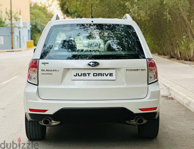 SUBARU FORESTER 2012  FULL OPTION MODEL WITH SUNROOF 4