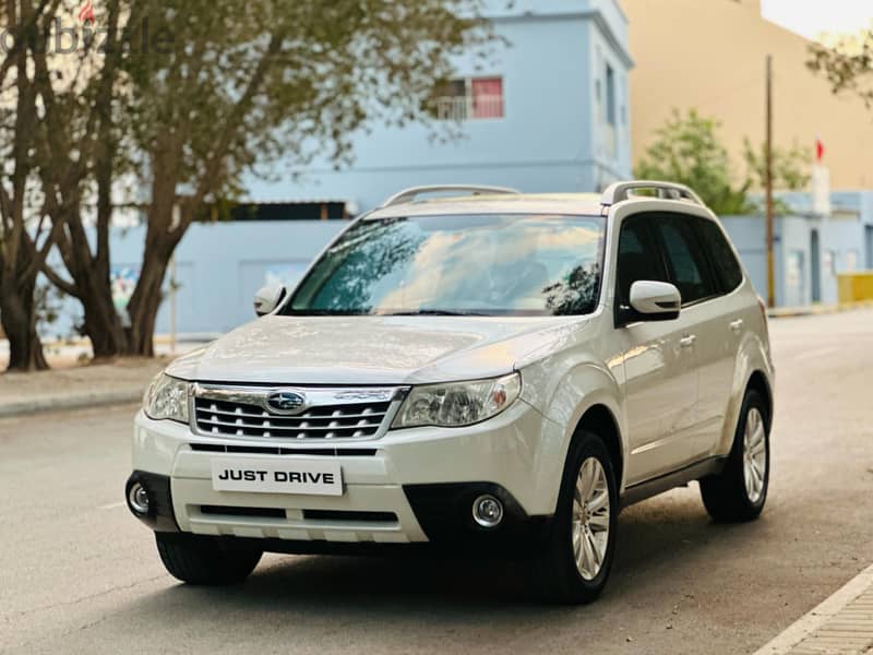 SUBARU FORESTER 2012  FULL OPTION MODEL WITH SUNROOF 5