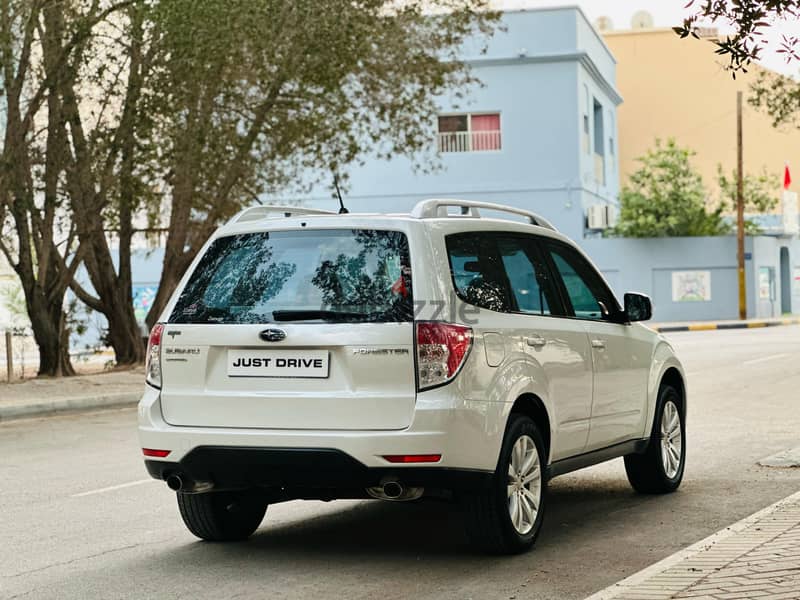 SUBARU FORESTER 2012  FULL OPTION MODEL WITH SUNROOF 6