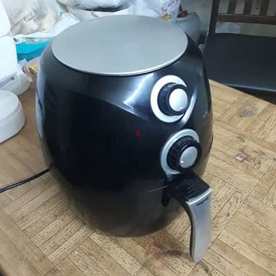 Air fryer in working condition 7bd