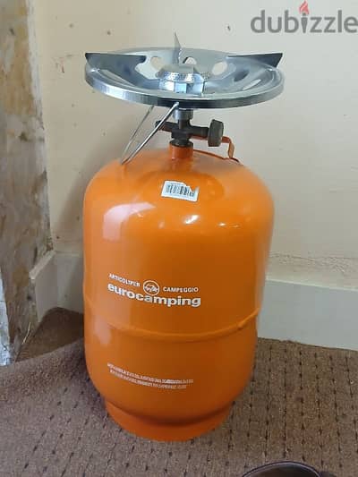 Gas cylinder with burner