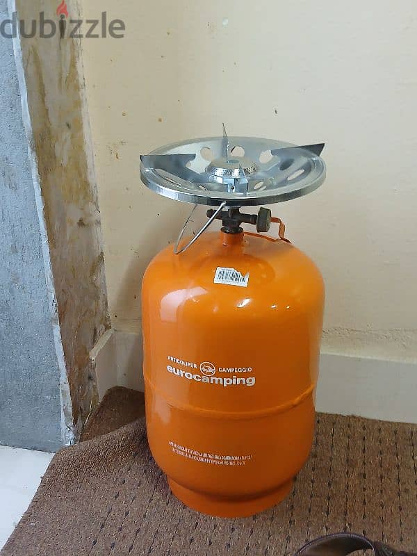 Gas cylinder with burner 3