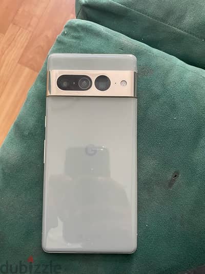 Google pixel 7 Pro 128GB 12 ram only samll dot display