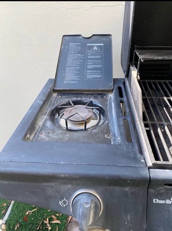 Charbroil USA Barbeque with gas and charcoal 9