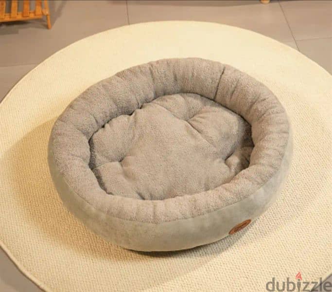 kitten gray oval bed and a litter box mat 1