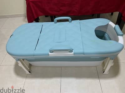 FOLDABLE BATH TUB like new