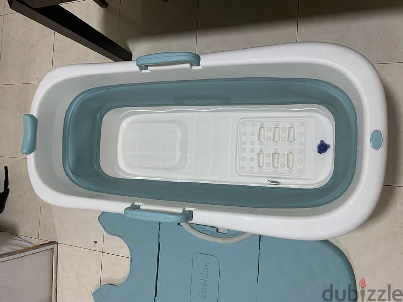 FOLDABLE BATH TUB like new 2