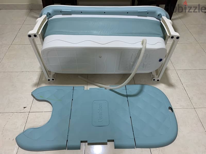 FOLDABLE BATH TUB like new 3