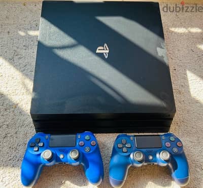 PS4 PRO 1TB 2 Controllers