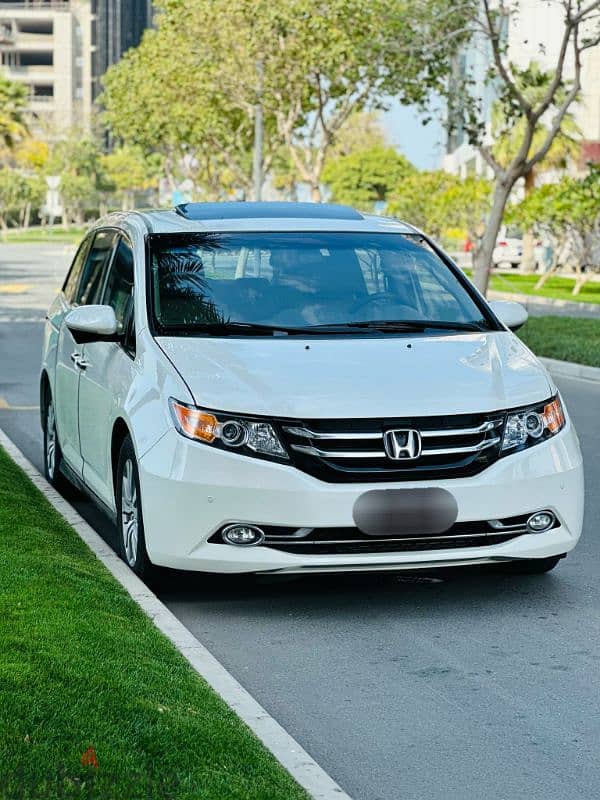 Honda Odyssey Touring Limited  Year-2016. single owner 8 seater family 2