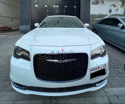 Chrysler 300S 2022 black edition with warranty to 2028