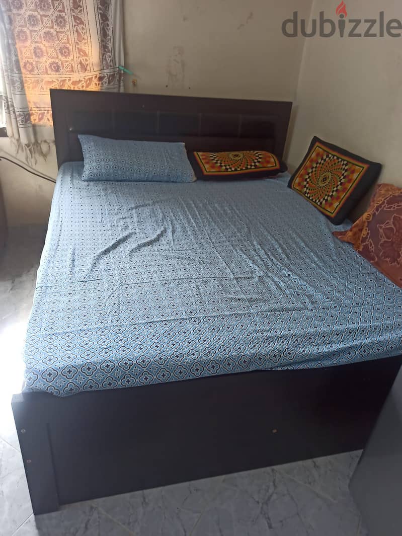 Good conition woden bed with matress 150x200 0