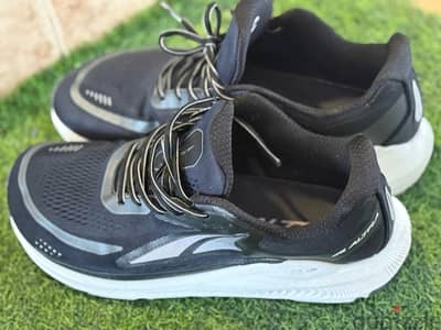 altra shoes in good condition made Vietnam