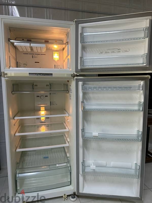 fridge in excellent condition 2