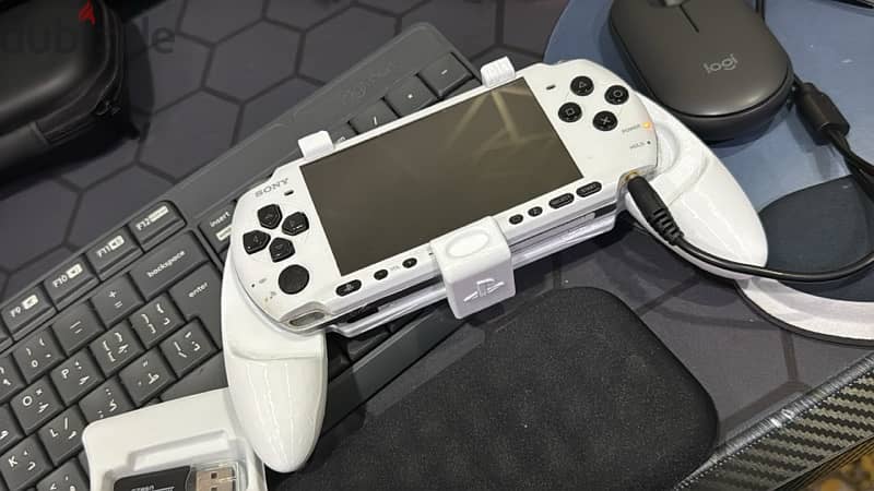 sony PSP300 white and black with accessories . 0