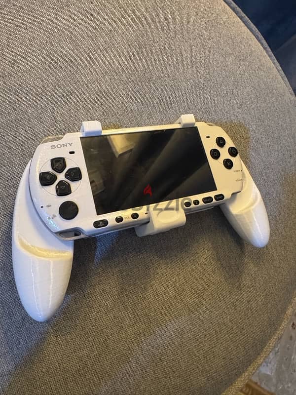 sony PSP300 white and black with accessories . 7