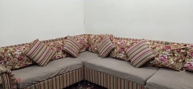 a sofa for sale for 20bd urgent