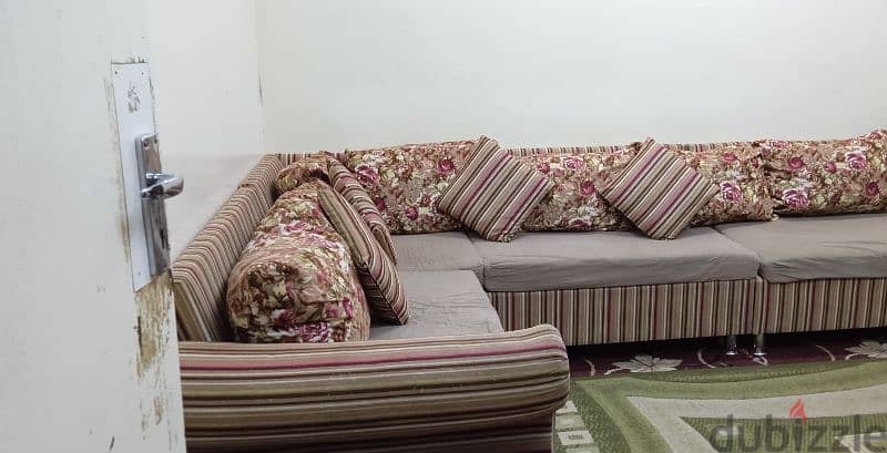 a sofa for sale for 20bd urgent 1