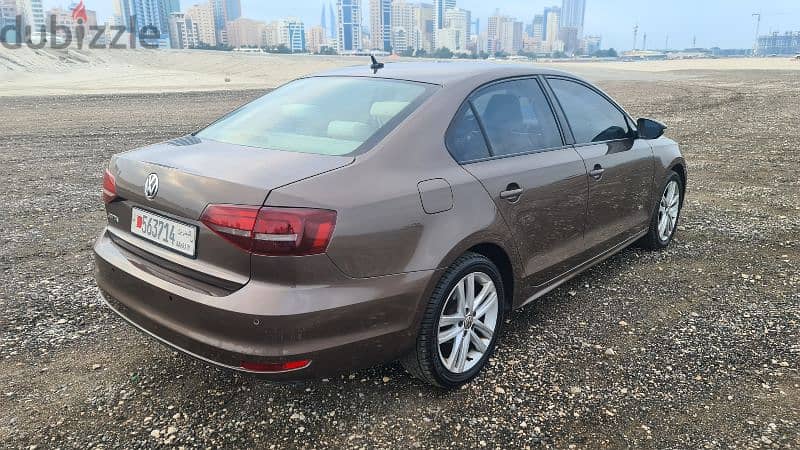 Volkswagen Jetta 2016 Lady Used Full Option Perfect Condetion 5