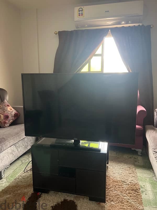 Class 50inch Tv New condition 2