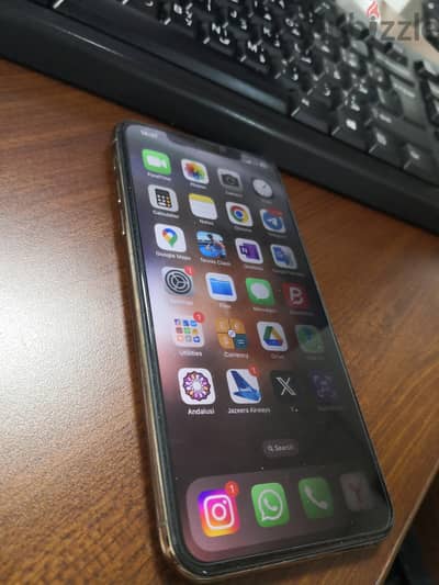 iphone 11 pro max  265 GB - troll store - Jailbreak