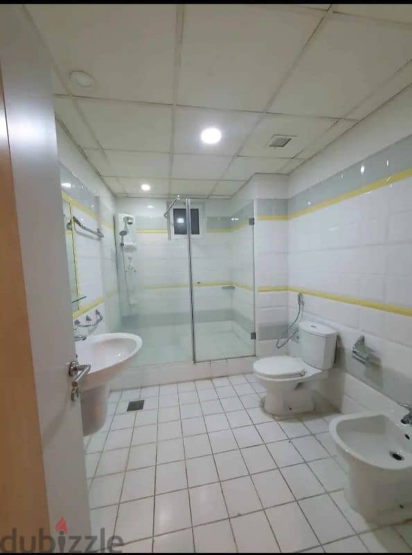 room with bathroom in juffair 180BD only Filipino 4