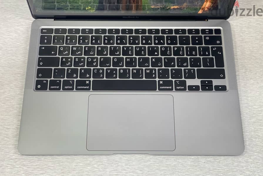 MacBook Air M1 8GB RAM 256GB SSD 13.3"(2560 x 1600) Display Type-C 3