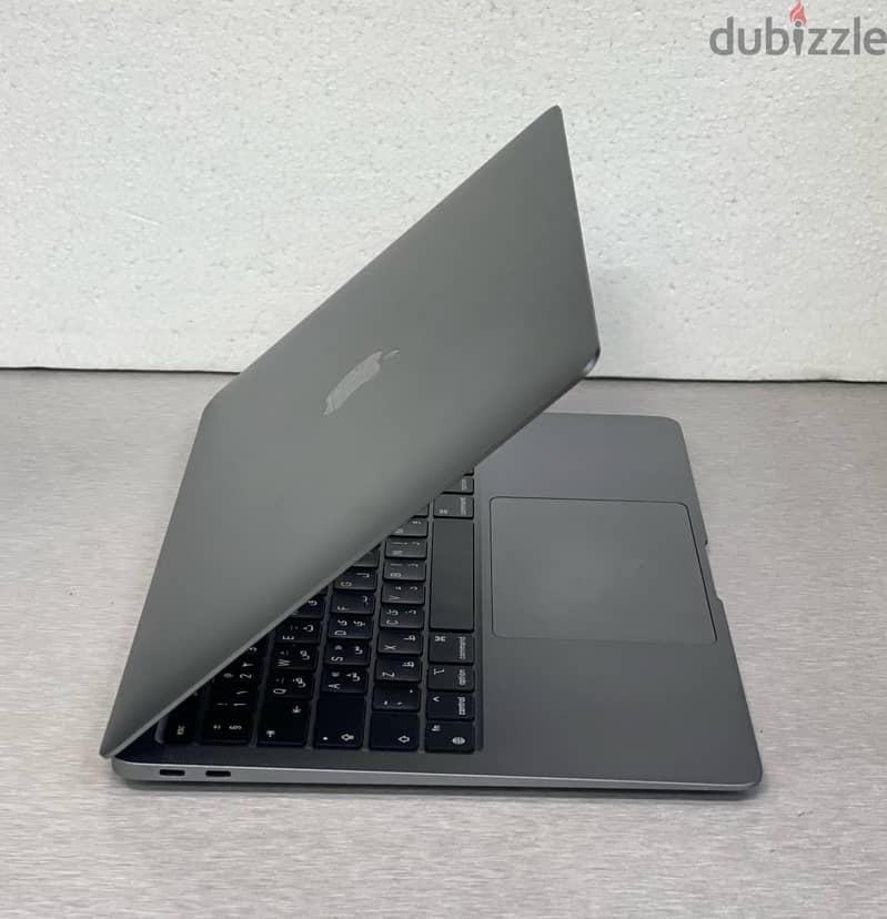 MacBook Air M1 8GB RAM 256GB SSD 13.3"(2560 x 1600) Display Type-C 4